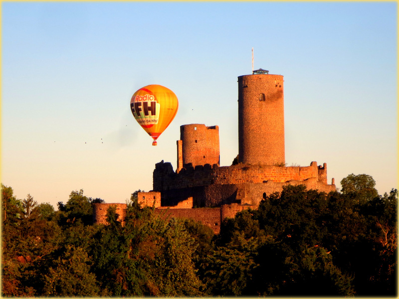 ber der Mnzenburg in der Wetterau schweben
